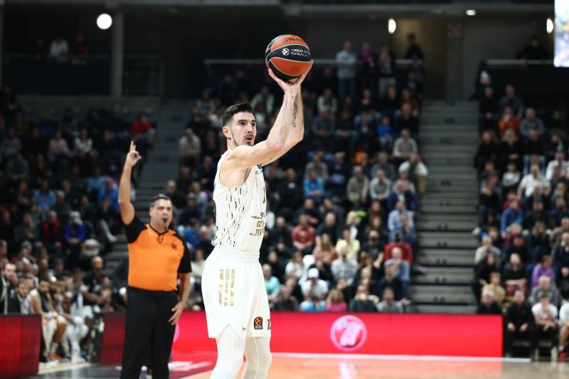 Nando De Colo, double exploit